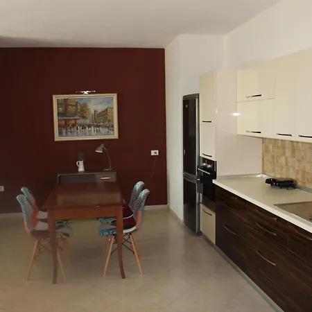 Lavandula Ring アパート ティラナ